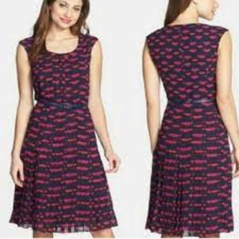 Halogen Midi pleated Lip Print Dress - Picture 9 of 12